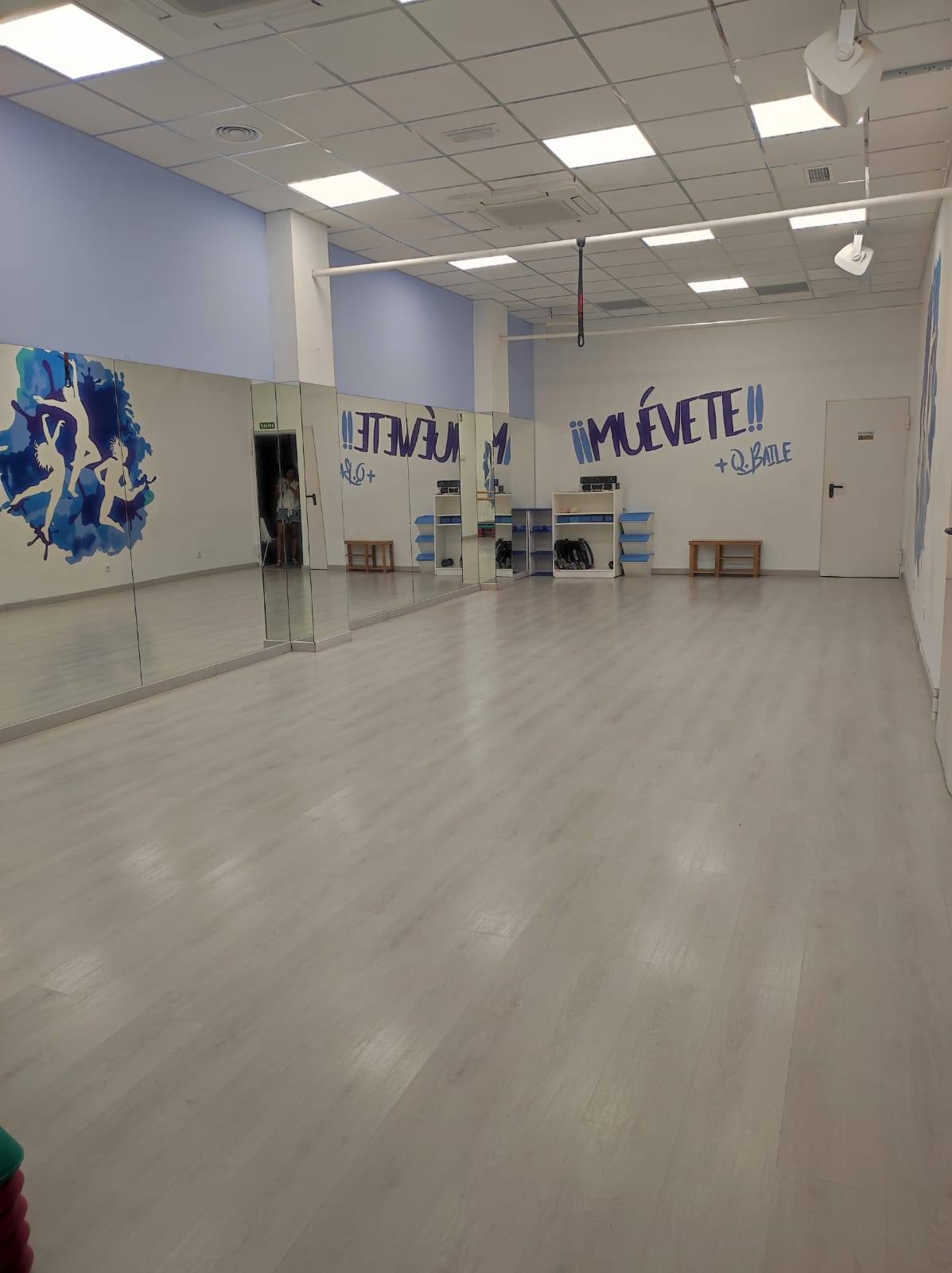 Sala principal de Muévete Más Que Baile